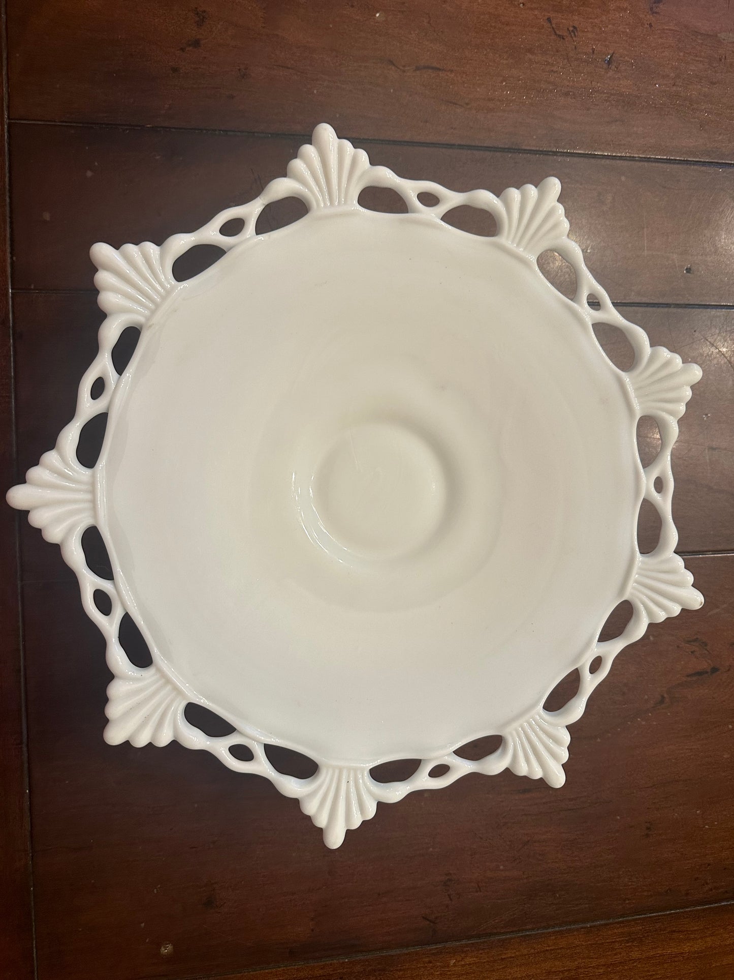 Westmoreland Ring and Petal 11” Pedestal Plate